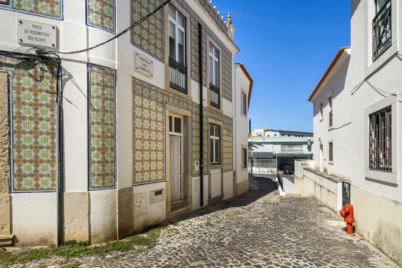 Apartment Whome Urban Comfort: 1-br Near Airport & Train Station Lisbon