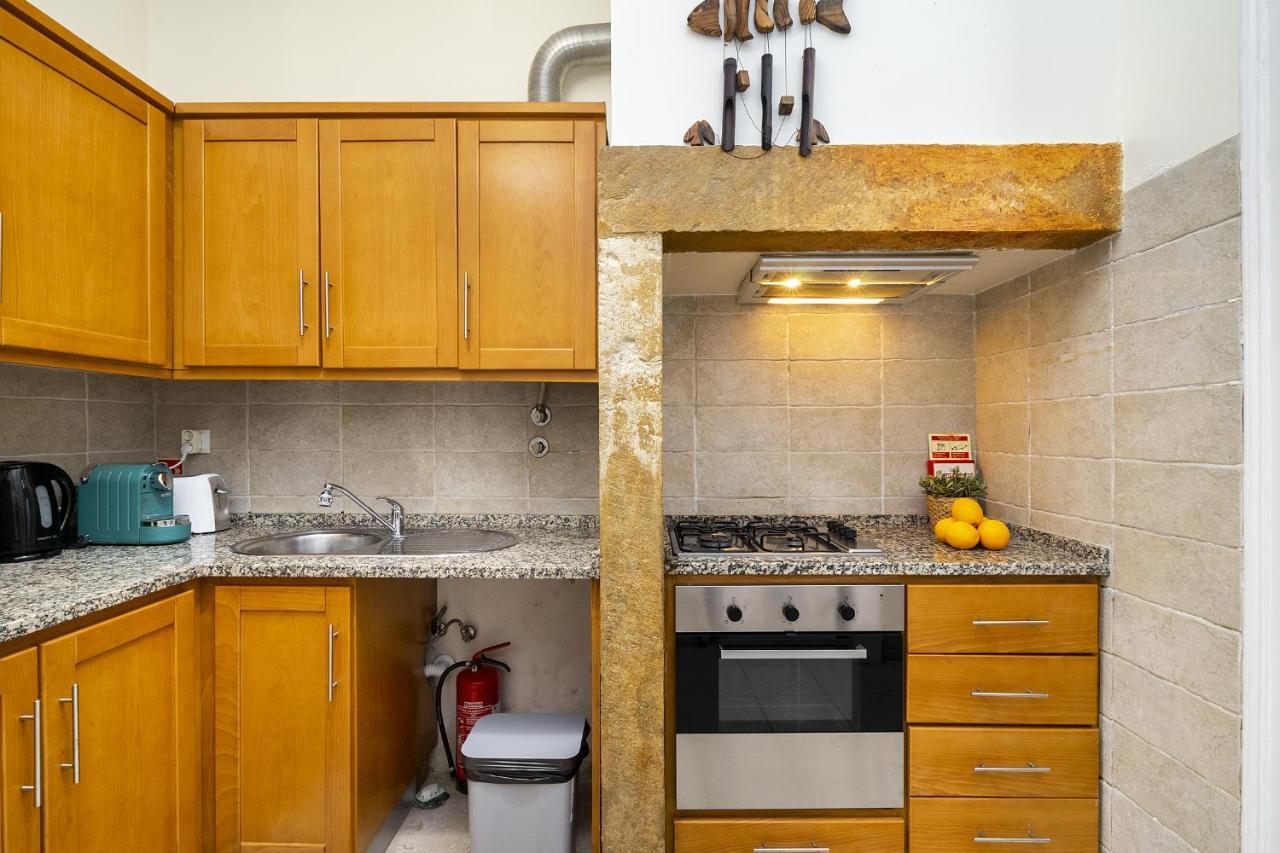 Whome Urban Comfort: 1-br Near Airport & Train Station Apartment Lisbon