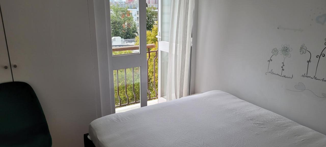 Comfy Near Metro & Airport * Lisbon