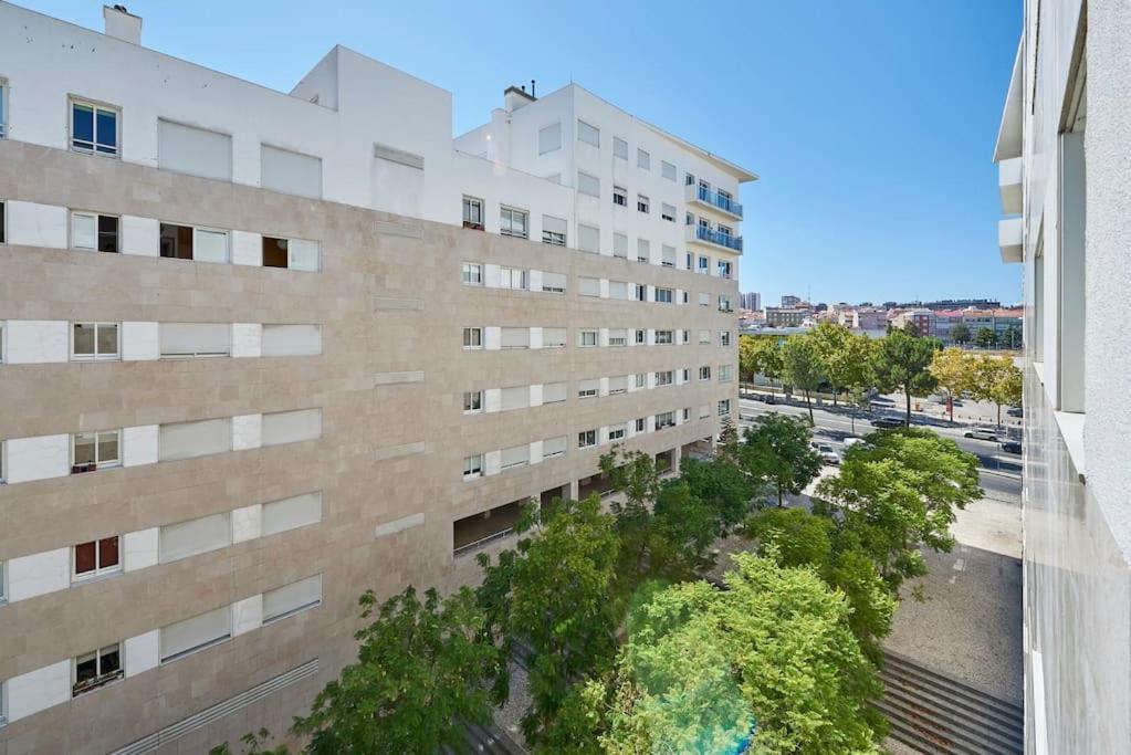 Apartment Modern In Parque Nacoes Lisbon