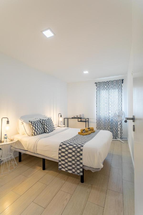 House Black & White Apartment Lisbon