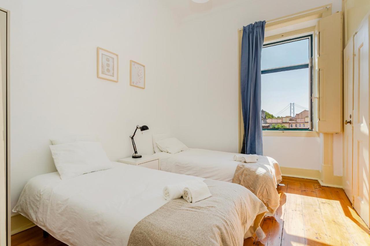 4br - Excellent Location - New Mattresses! * Lisbon