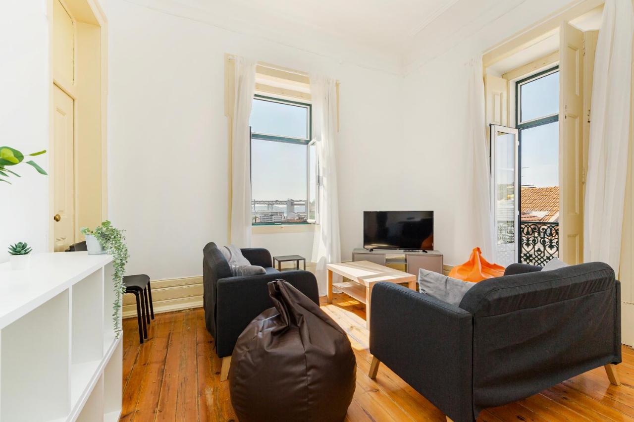 4br - Excellent Location - New Mattresses!
