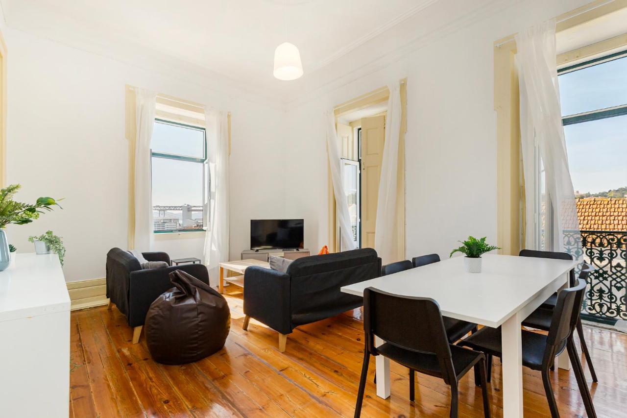 Apartment 4br - Excellent Location - New Mattresses!