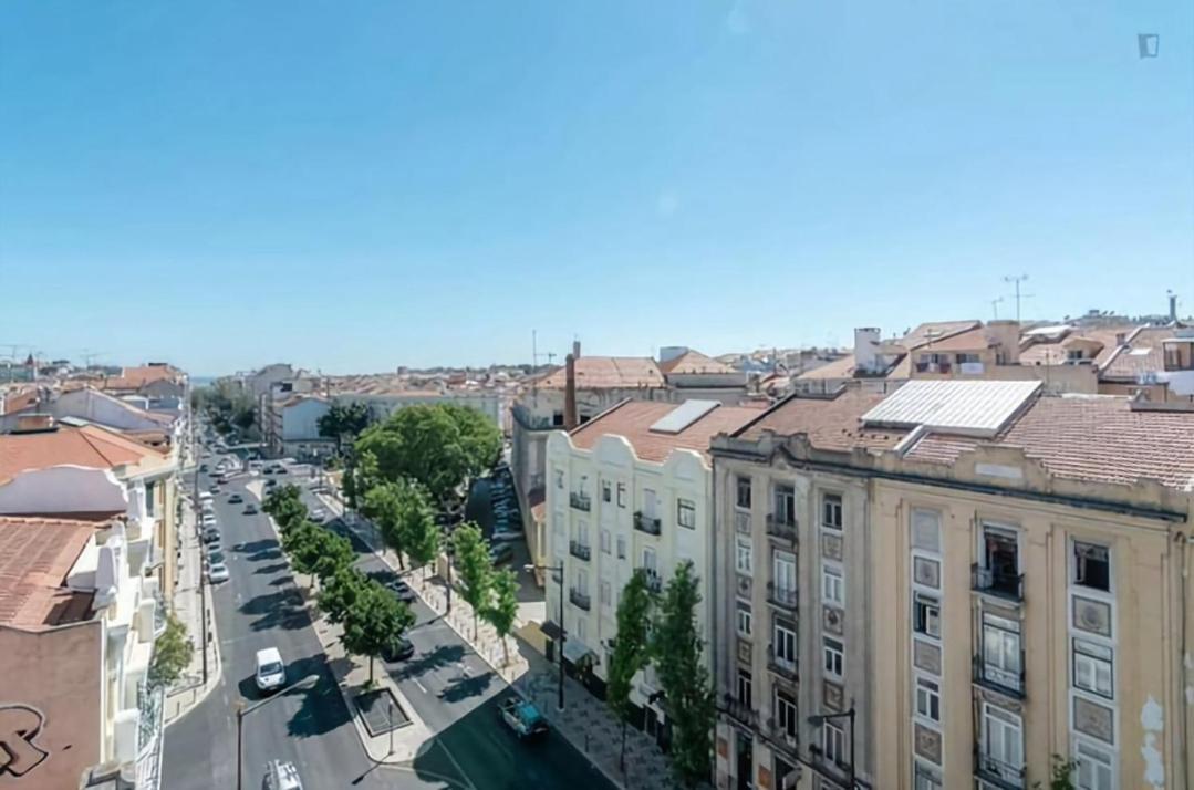 Homestay Single Or Double With Balcony Close To Alameda Metro! *