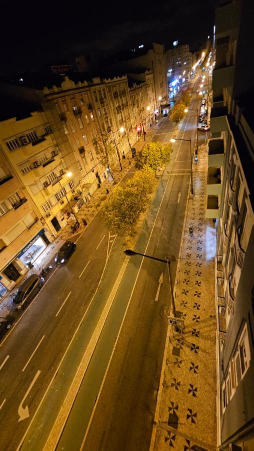 Single Or Double With Balcony Close To Alameda Metro! Homestay