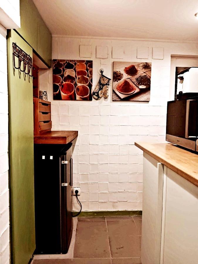Bica Street Old Bar Into Studio Apartment Lisbon