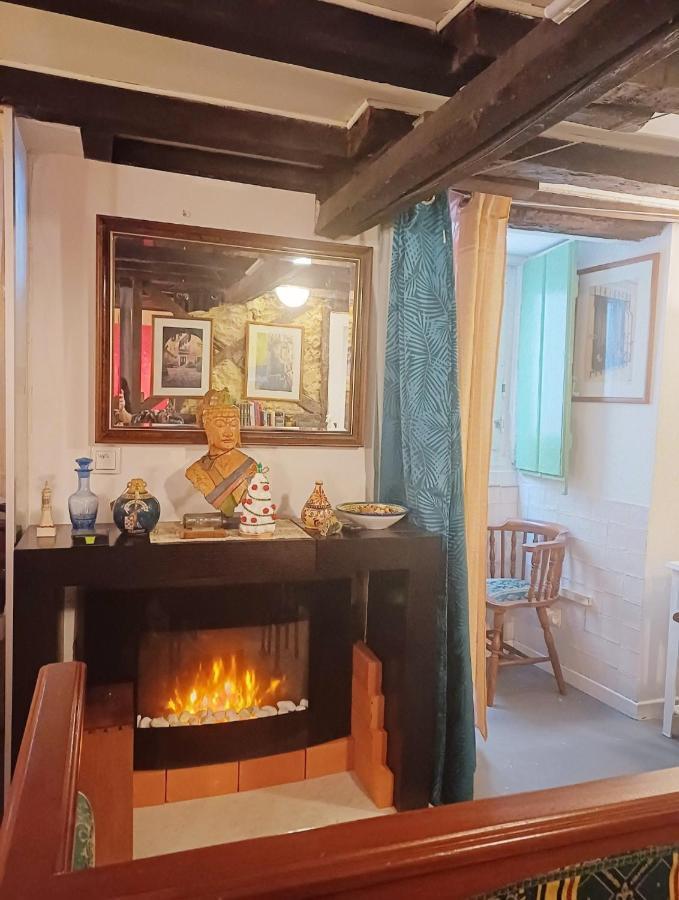 Apartment Bica Street Old Bar Into Studio Lisbon