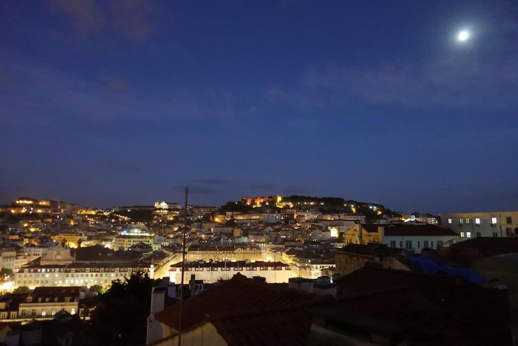 Apartment Charm And Fantastic View In A Fully Equipped In Center Lisbon