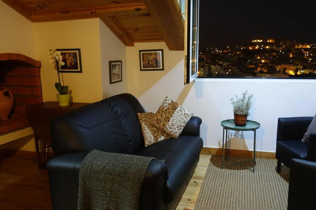 Apartment Charm And Fantastic View In A Fully Equipped In Center Lisbon