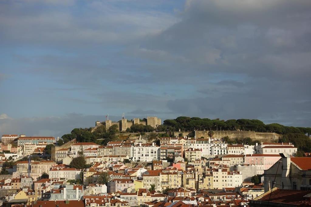 Apartment Charm And Fantastic View In A Fully Equipped In Center Lisbon