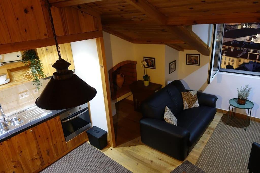 Charm And Fantastic View In A Fully Equipped In Center Lisbon