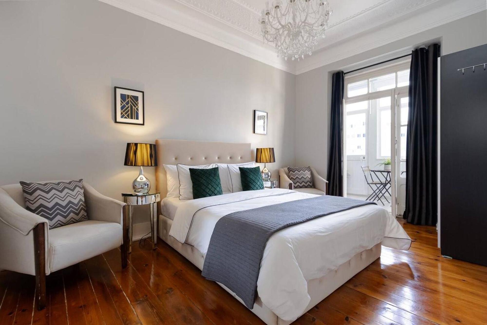 Apartment Spacious In 120 M² Fireplace Lisbon