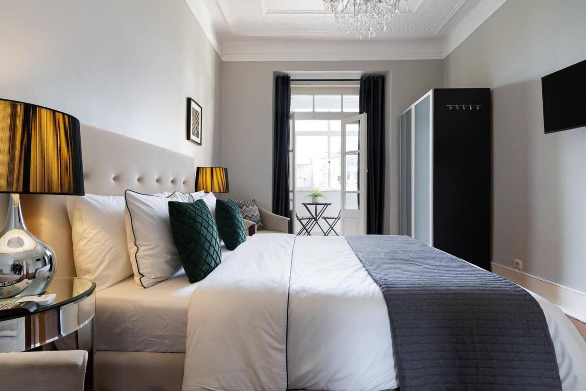 Spacious In 120 M² Fireplace Apartment Lisbon