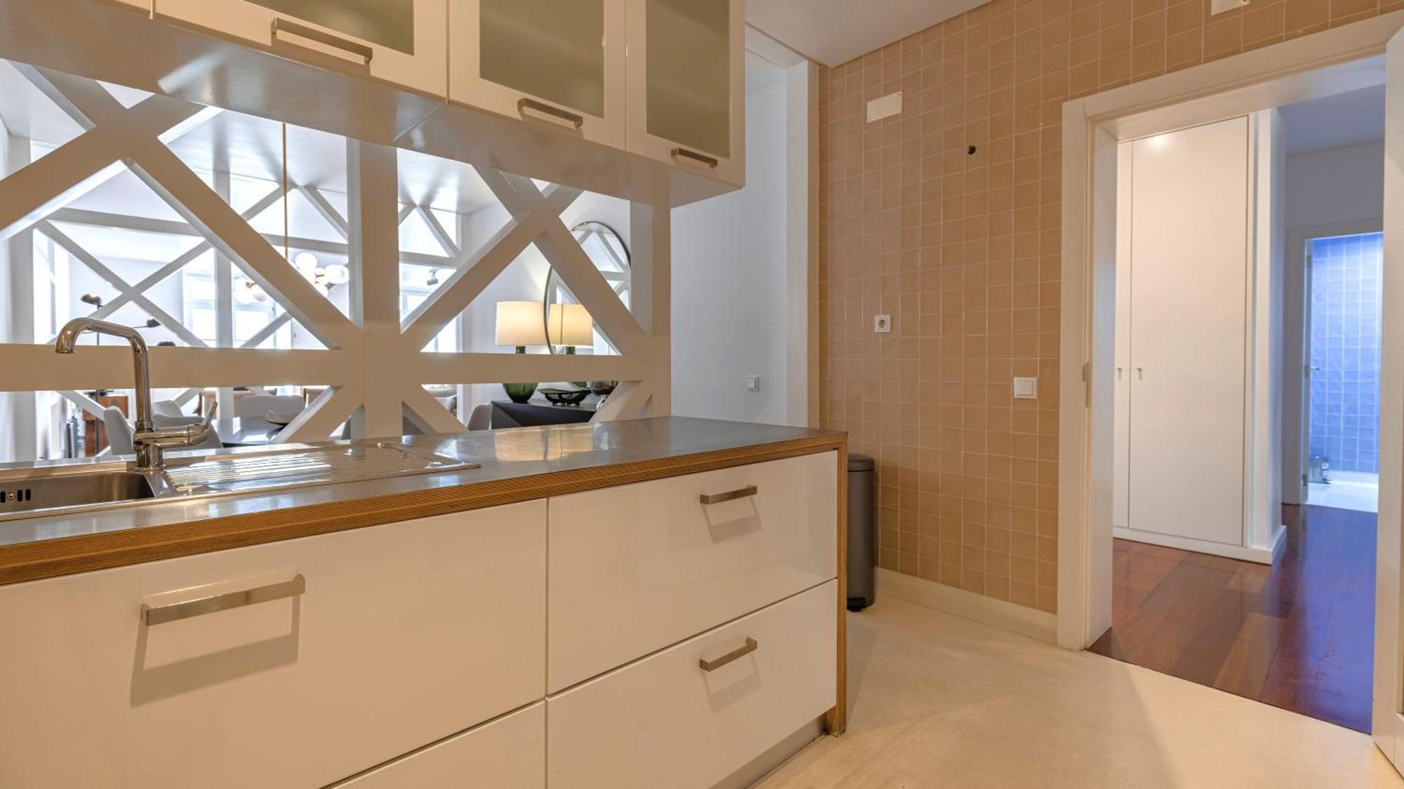 Apartment Lovelystay - Chiado 3bedroom Wonder