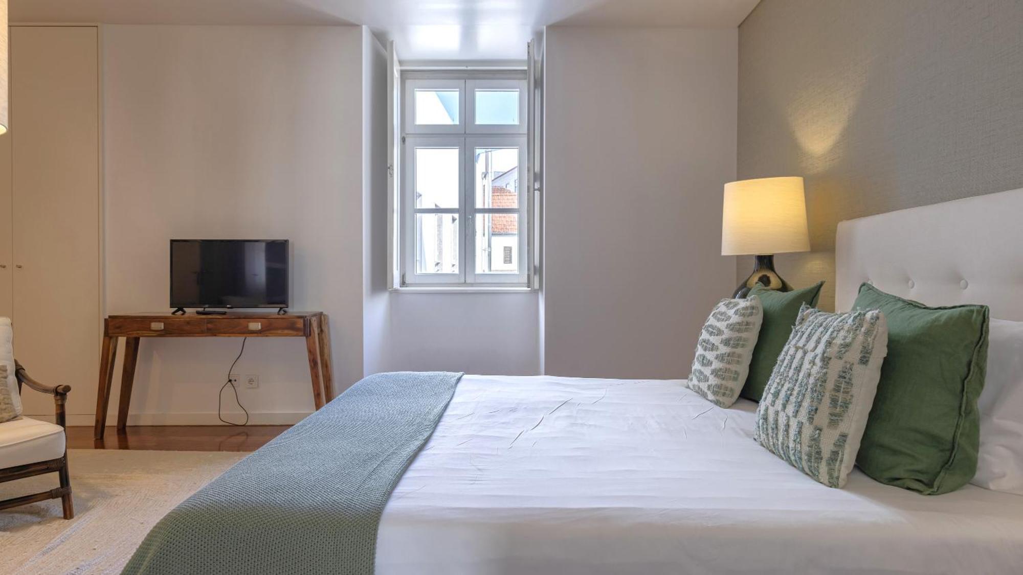 Lovelystay - Chiado 3bedroom Wonder Apartment *