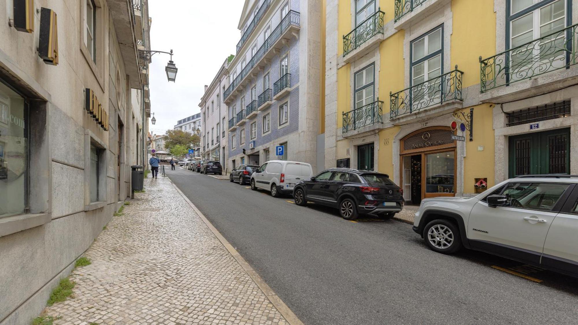 Lovelystay - Chiado 3bedroom Wonder Apartment *