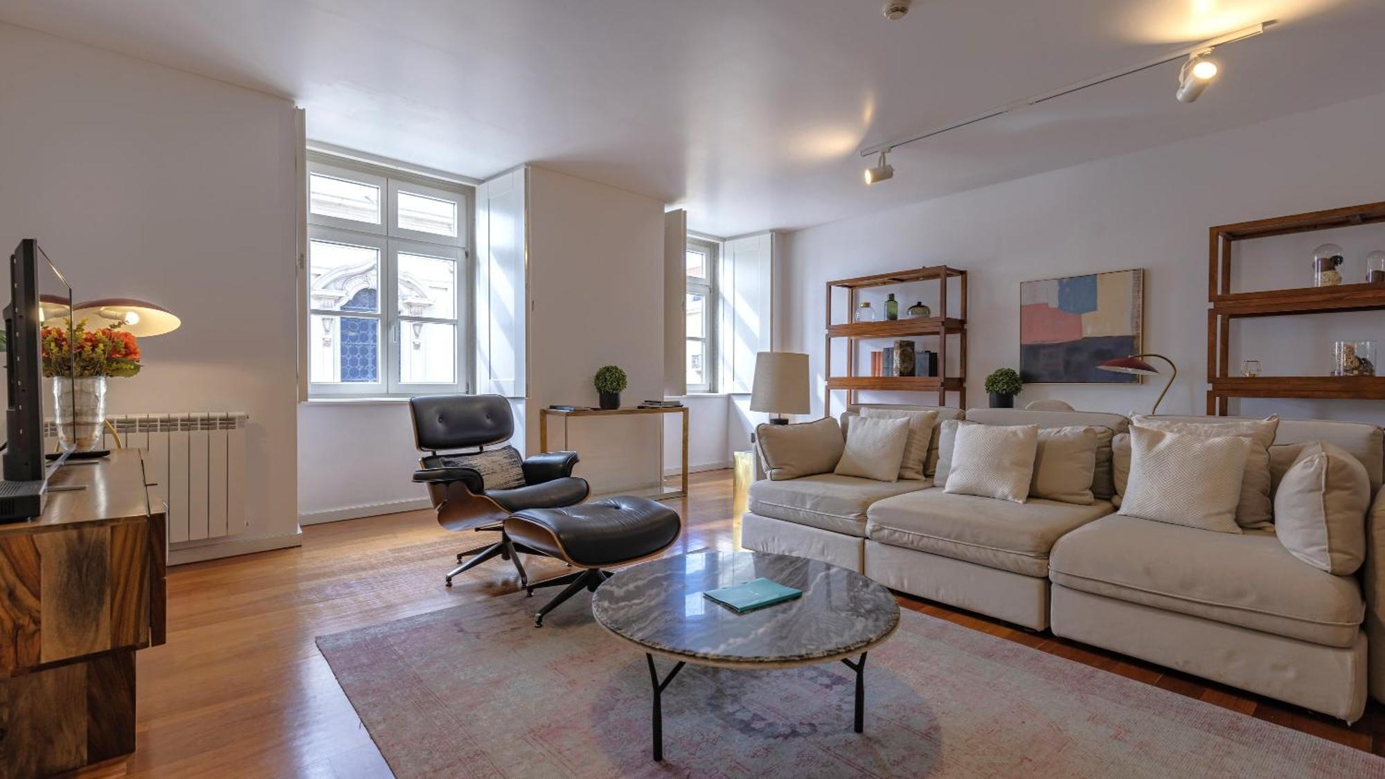 Lovelystay - Chiado 3bedroom Wonder Apartment *
