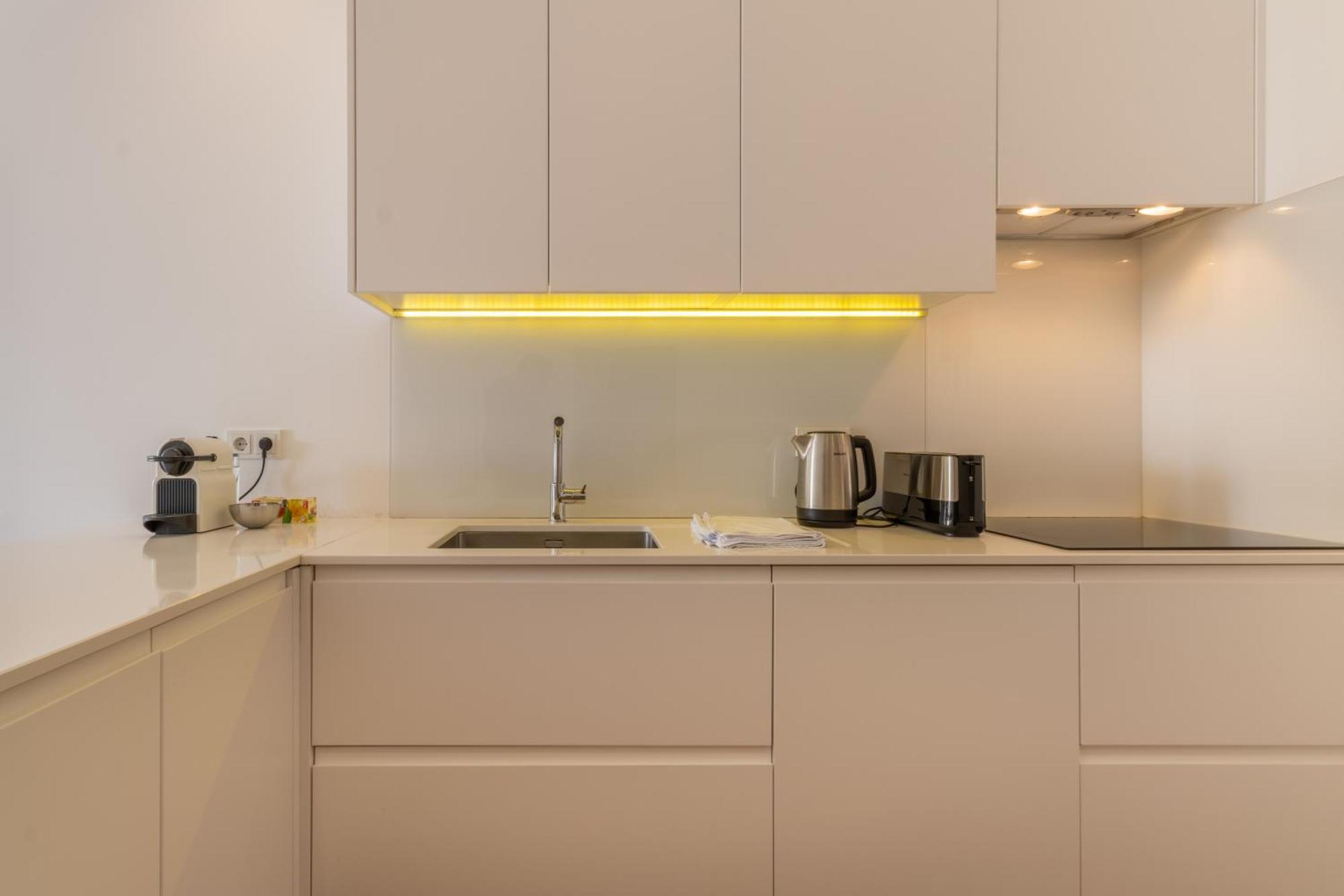 Modern 3br, Terrace, Ac/heating & Self Check-in Apartment