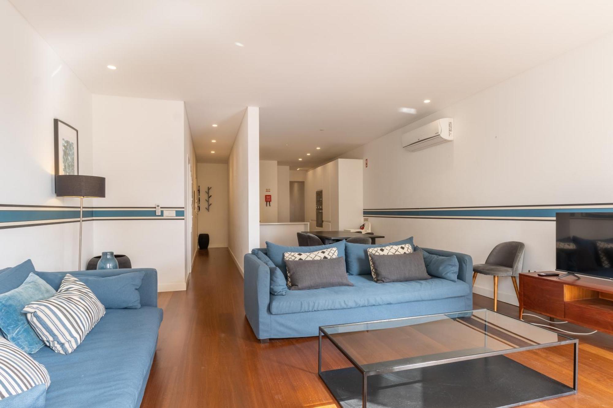 Apartment Modern 3br, Terrace, Ac/heating & Self Check-in
