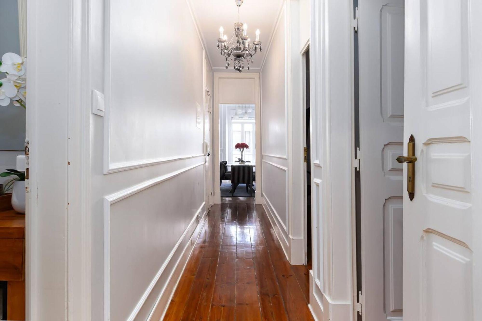 Spacious In 120 M² Fireplace *
