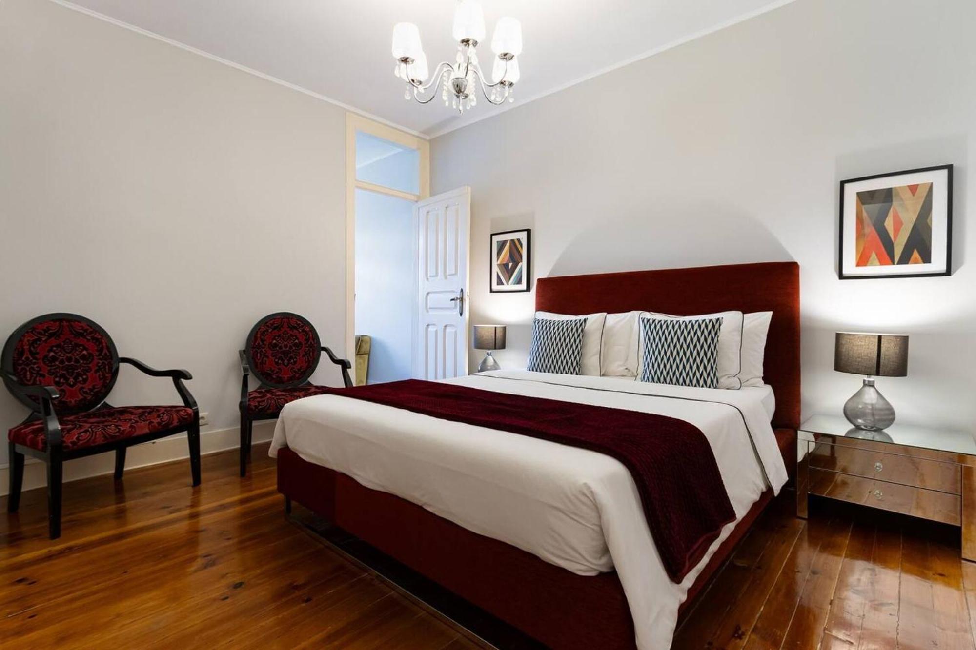 Spacious In 120 M² Fireplace Lisbon