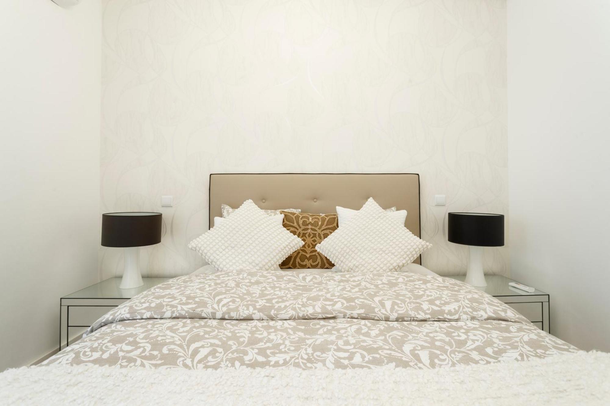 Apartment Cortes In Historic Neighborhood Lisbon