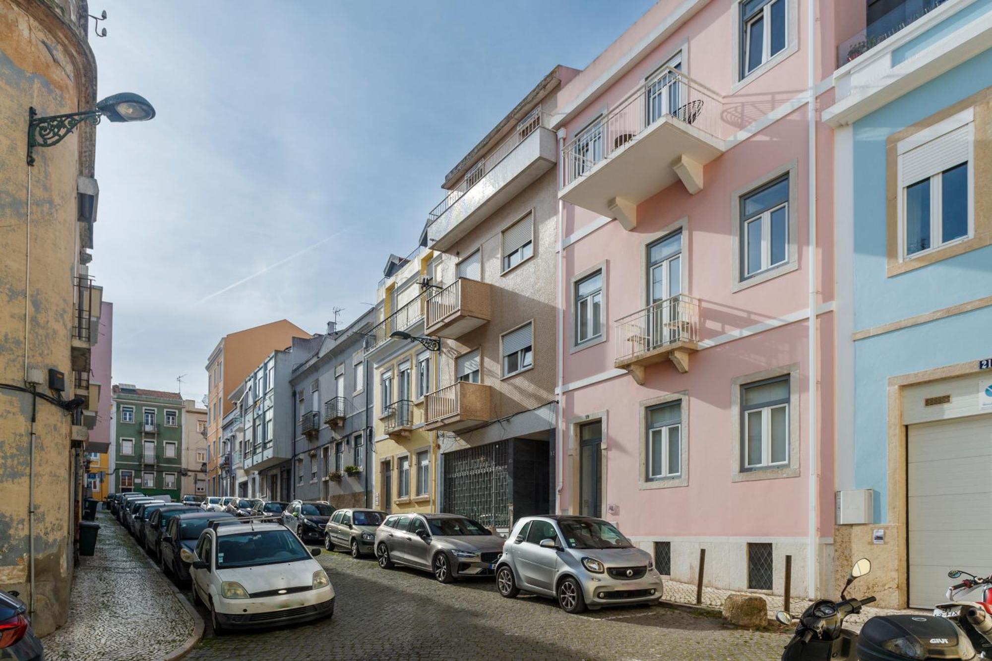 Apartment Cortes In Historic Neighborhood