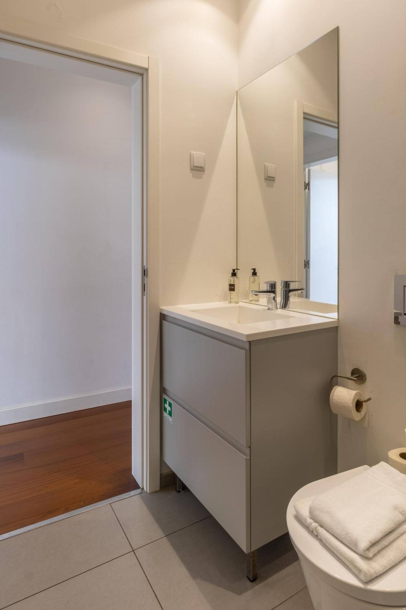 Apartment Modern 3br, Terrace, Ac/heating & Self Check-in *