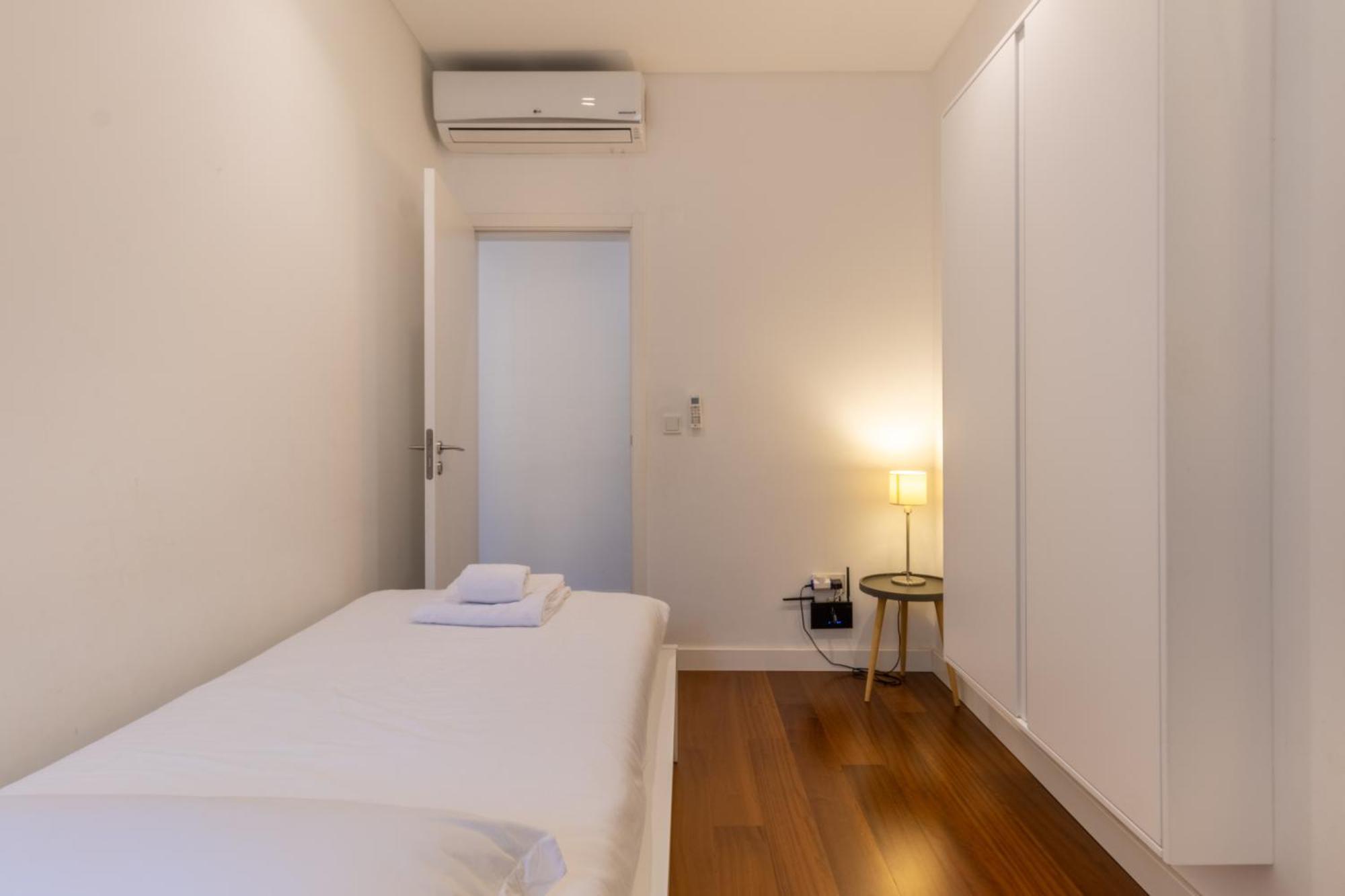 Modern 3br, Terrace, Ac/heating & Self Check-in *