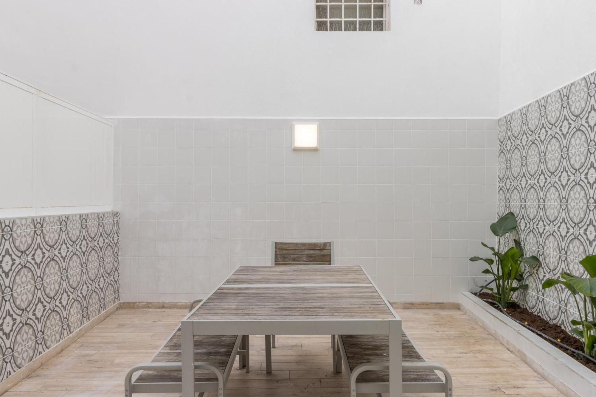 Modern 3br, Terrace, Ac/heating & Self Check-in