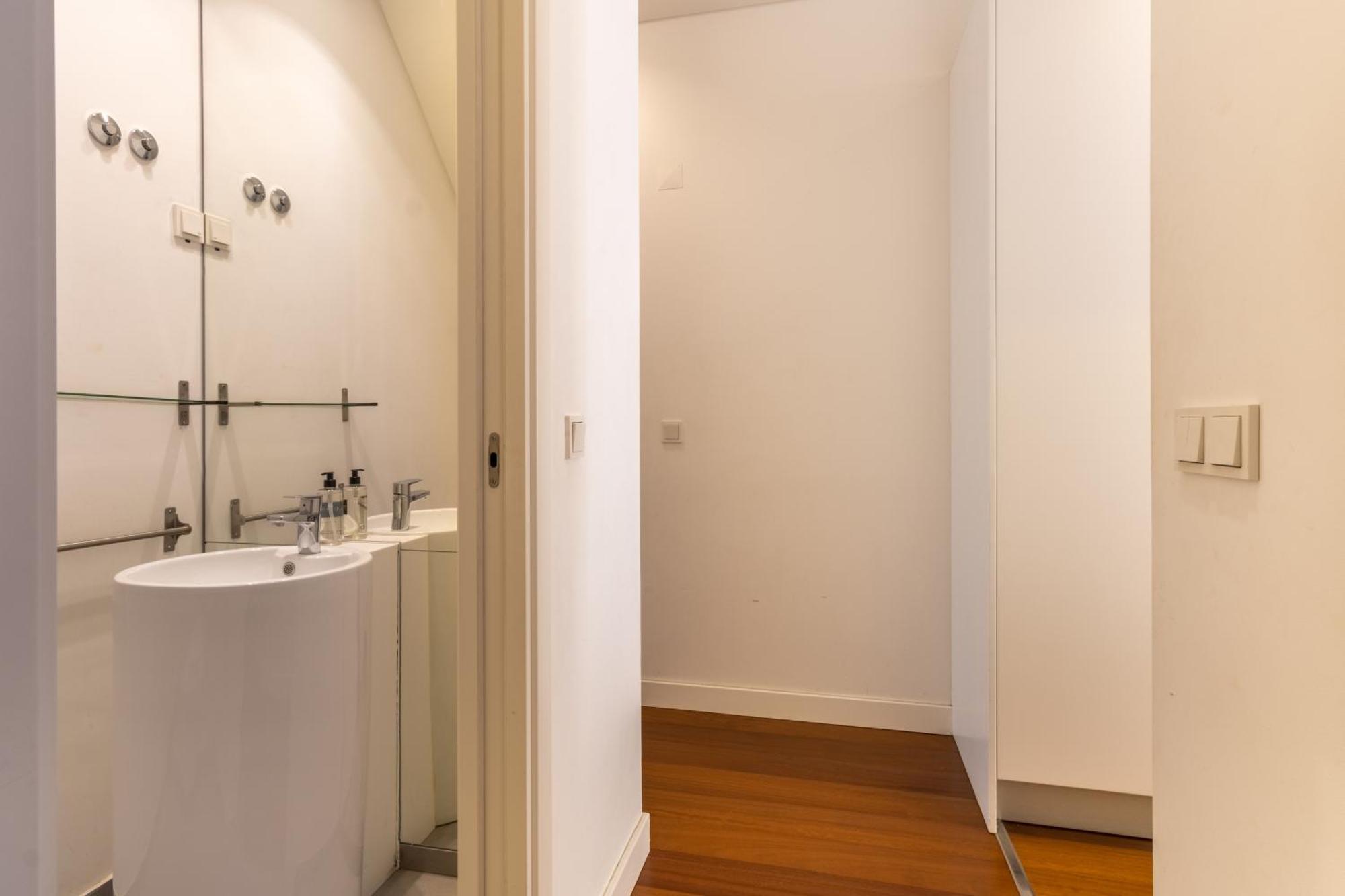 Modern 3br, Terrace, Ac/heating & Self Check-in Apartment Lisbon