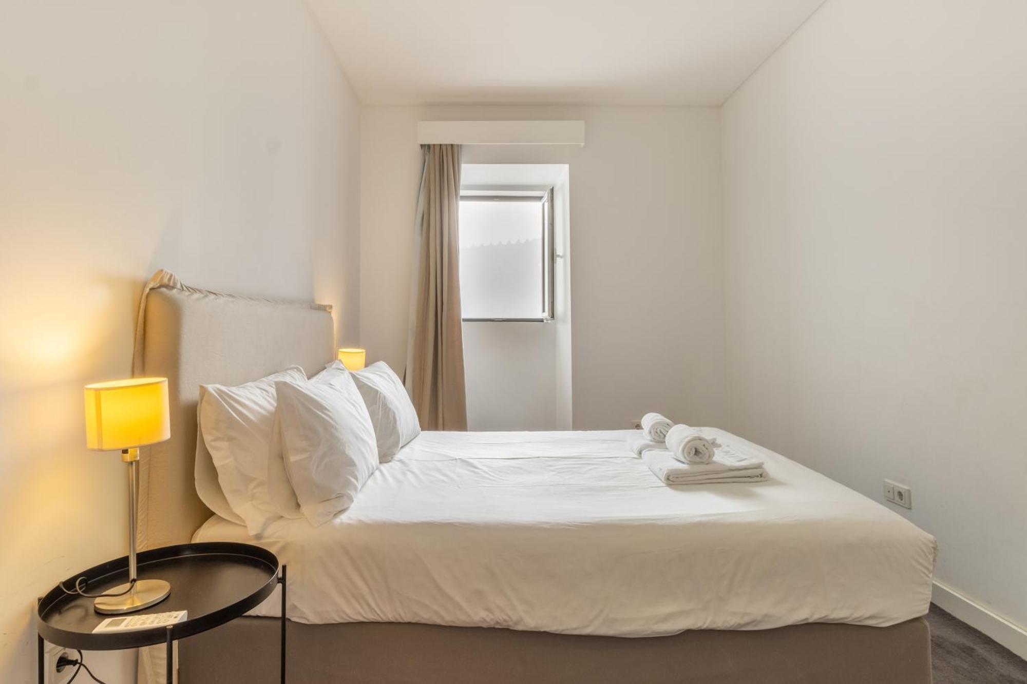 Modern 3br, Terrace, Ac/heating & Self Check-in *