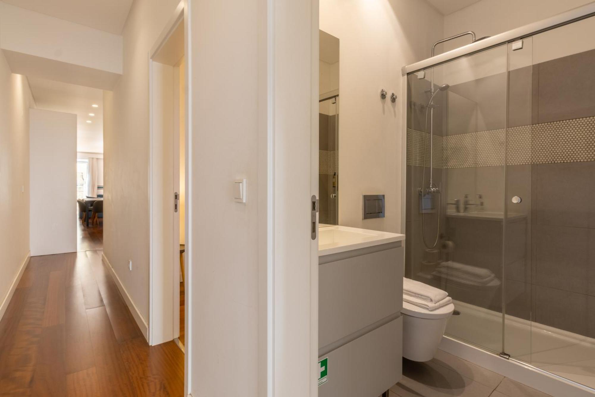 Modern 3br, Terrace, Ac/heating & Self Check-in Apartment *