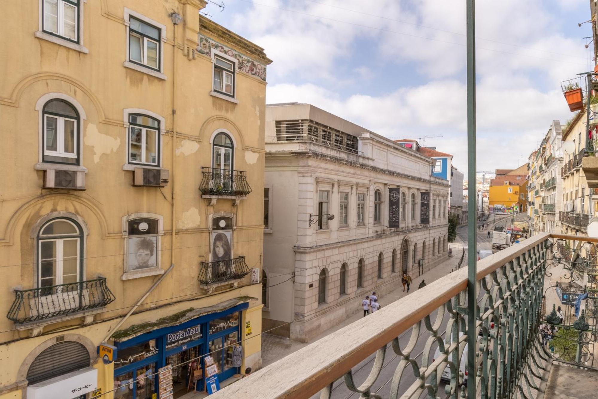 Modern 3br, Terrace, Ac/heating & Self Check-in Apartment
