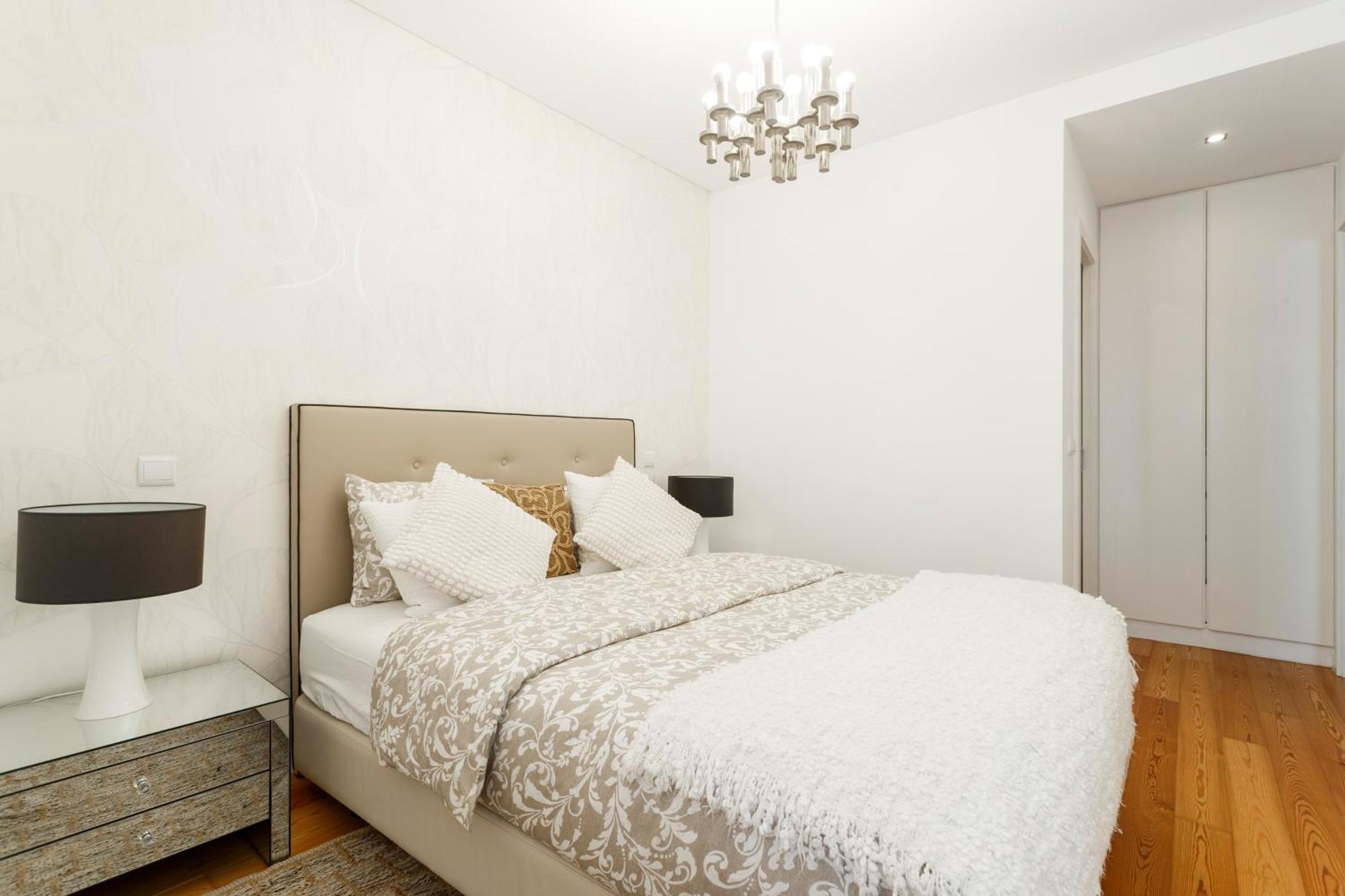 Cortes In Historic Neighborhood Apartment Lisbon