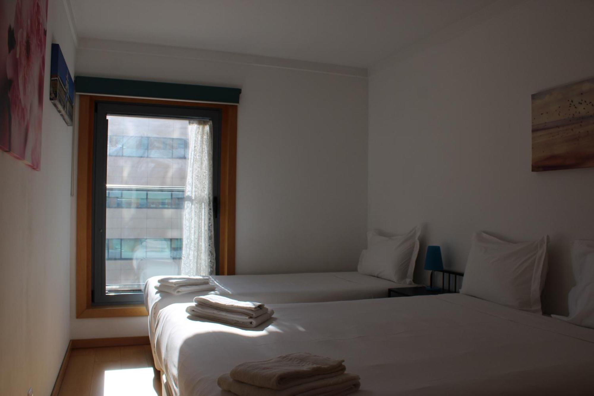 Apartment Parque Nacoes River View ,free Wifi Lisbon
