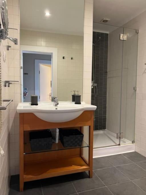 Cosy And Renewed T2 In Campolide - 1d * Lisboa