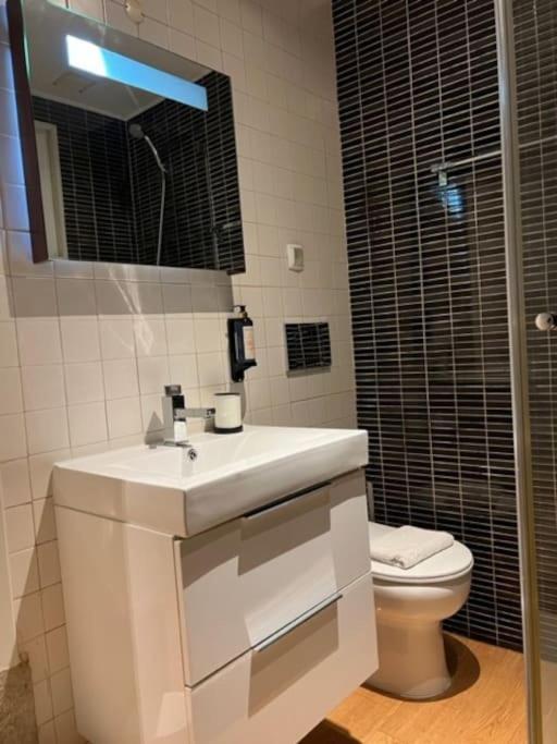 Cosy And Renewed T2 In Campolide - 1d Apartamento *