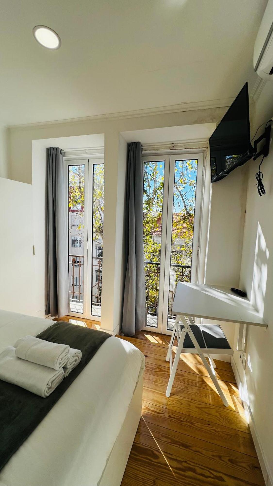 Luciano Cordeiro Homestay Lisbon
