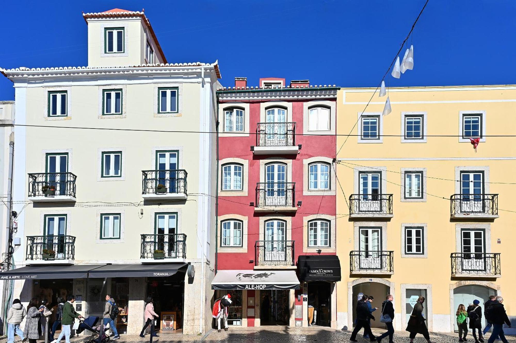 Famous Crows Guest house Lisbon