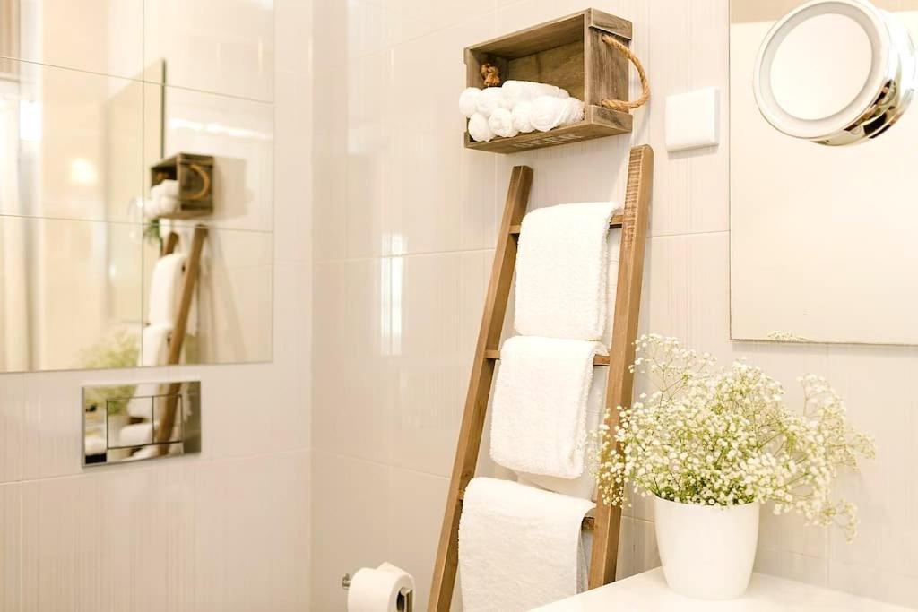 Sapadores - 2 Bedrooms Boho Chic Lisbon