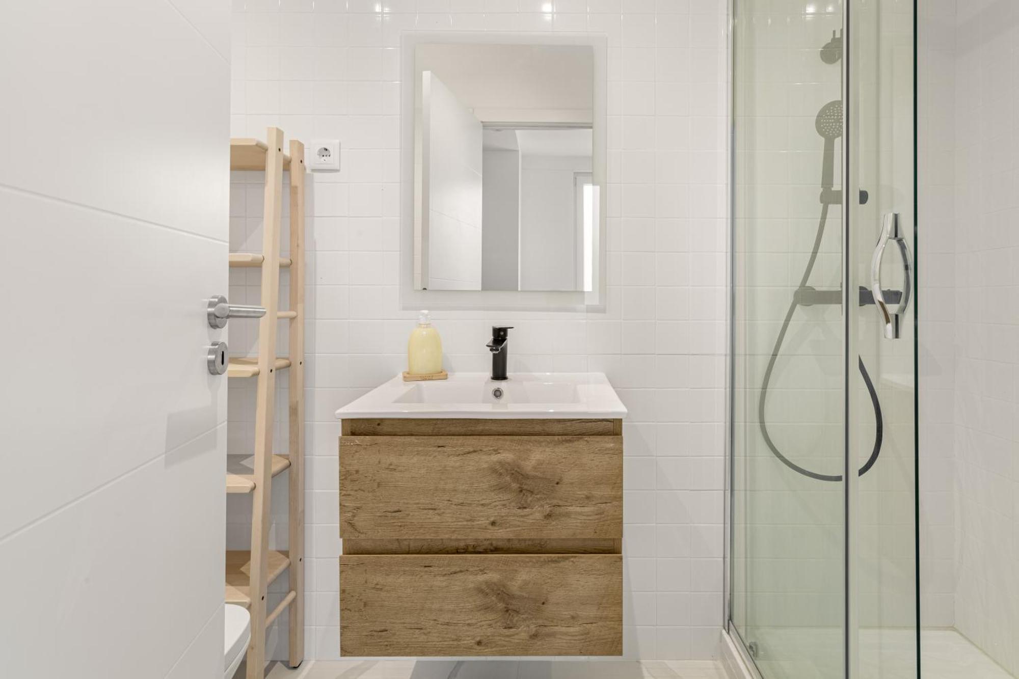 Apartment Joivy Minimalistic W Patio In Principe Real