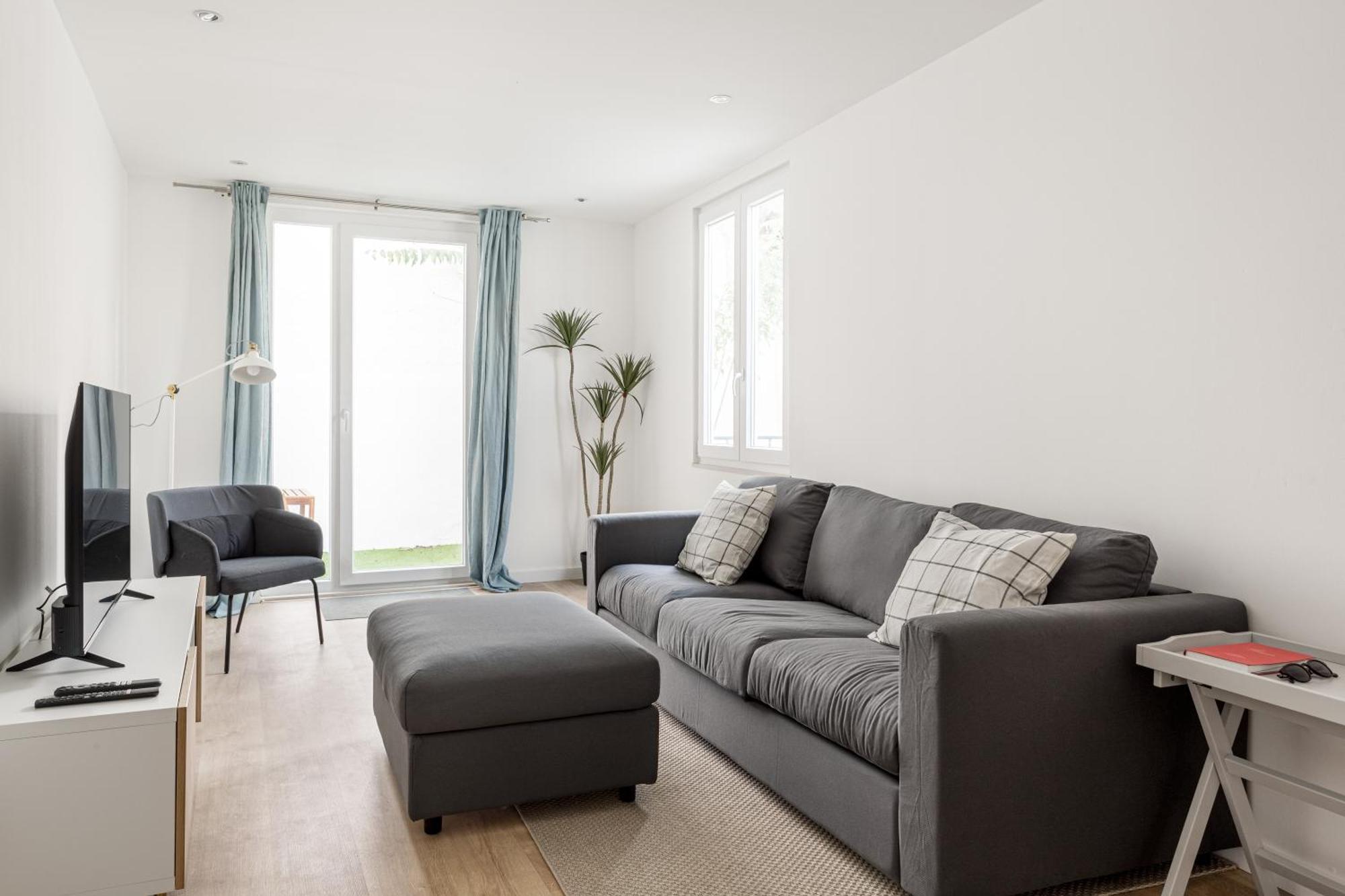 Apartment Joivy Minimalistic W Patio In Principe Real Lisbon