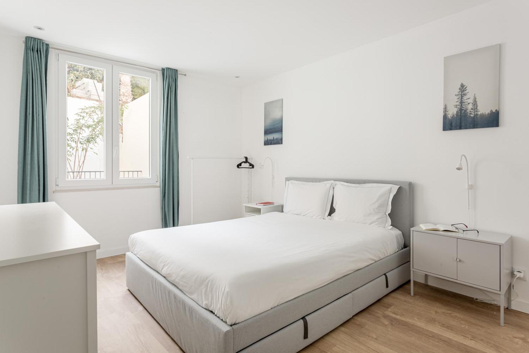Joivy Minimalistic W Patio In Principe Real Apartment *