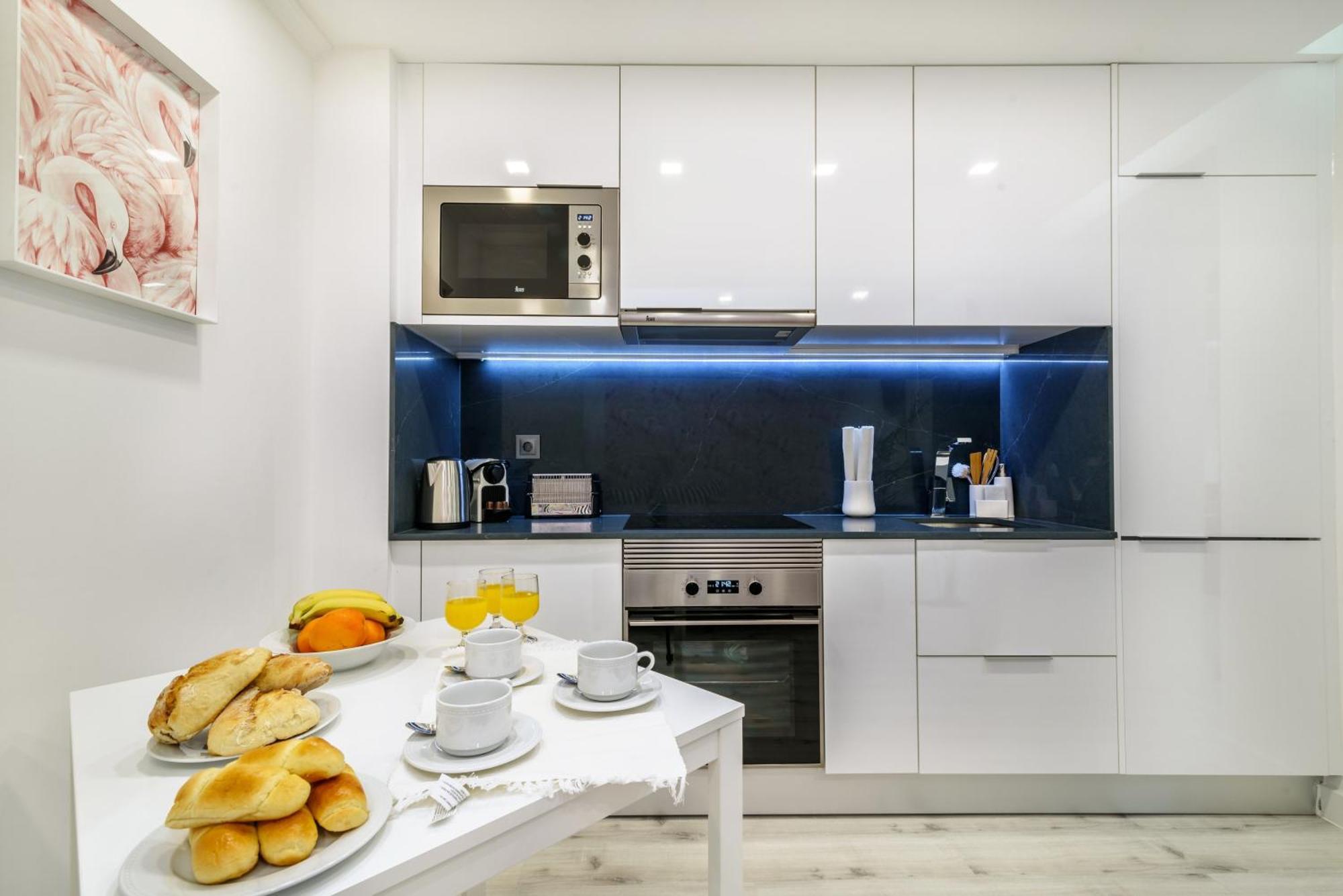 Whome Chic Escape: Your Stylish Haven In Downtown Apartment Lisbon