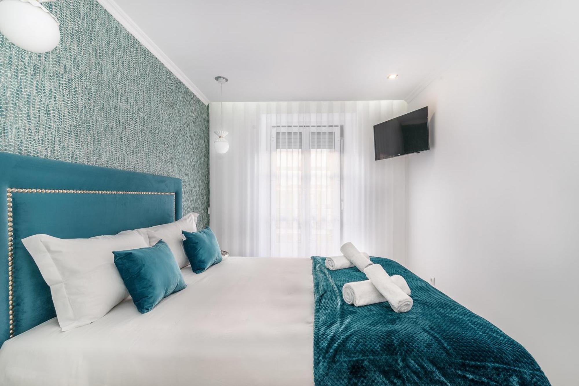 Whome Chic Escape: Your Stylish Haven In Downtown Apartment *
