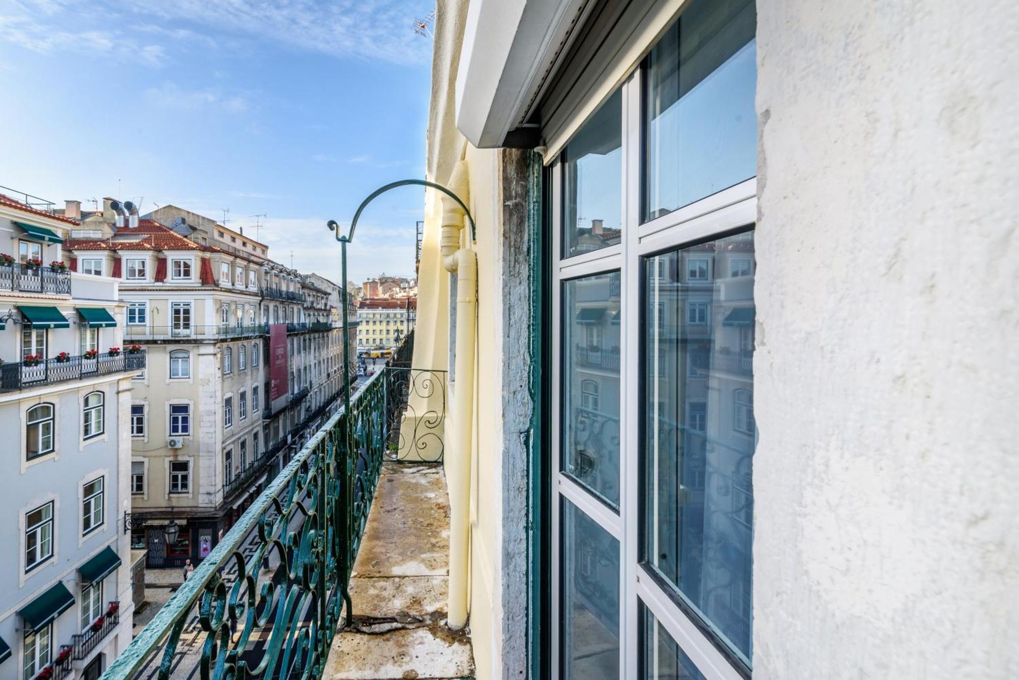 Whome Chic Escape: Your Stylish Haven In Downtown Lisbon