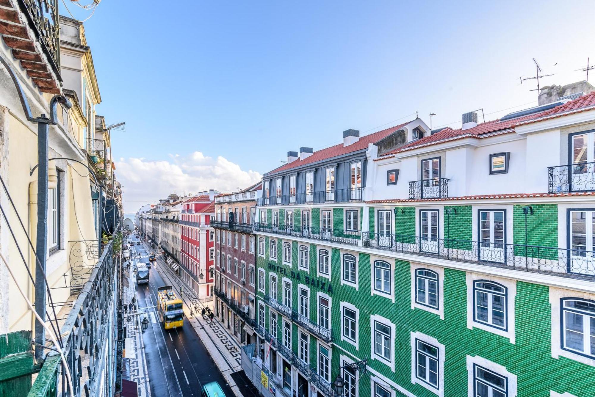 Apartment Whome Chic Escape: Your Stylish Haven In Downtown Lisbon