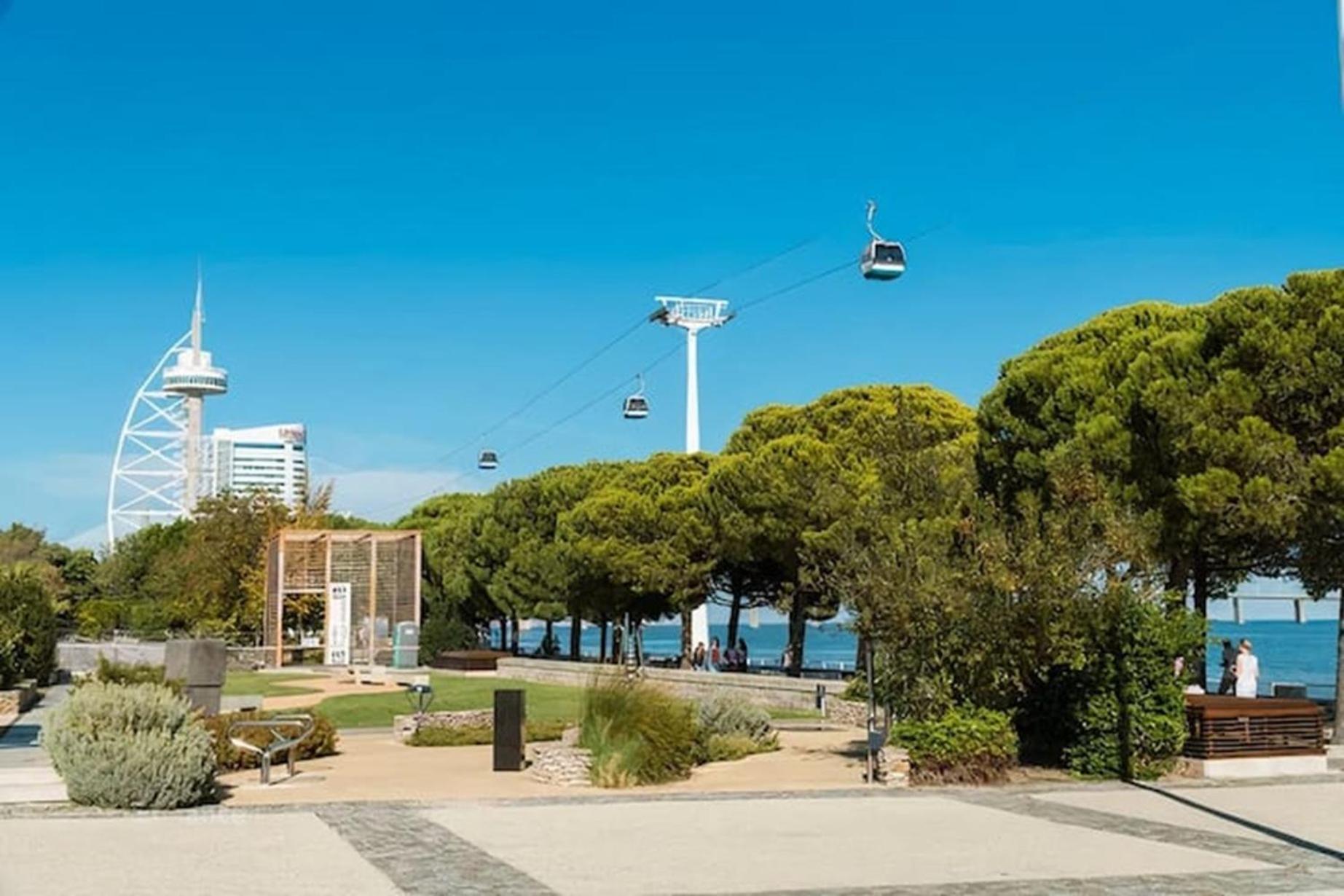 Modern & Spacious With River View Lisbon